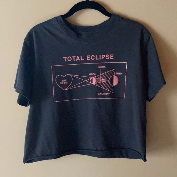 Mighty Fine Tops - ☼ 3/$20 - Mighty Fine 'Total Eclipse' Cropped T-Shirt - Large